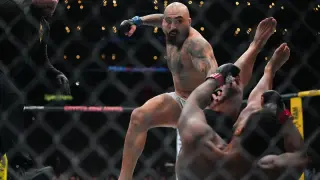 Sharaf's 12-Second KO Sparks First Official Trading Card