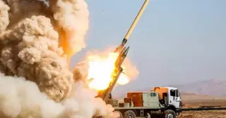 Iran’s Rocket-Mine Strategy Keeps Hormuz Traffic in Suspense