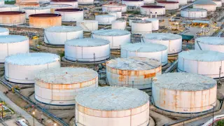 Physical Middle East Crude Prices Fall as Gulf Flows Surge, Defying Brent's Five-Month High