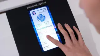 Samsung Sensor OLED Unites Privacy Display with Heart-Rate Sensing in a 500ppi Panel