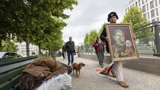 Putin critic and dissident artist shot dead in Poland; Belarusian suspects detained