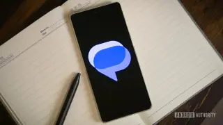 Google Messages adds wallpaper-backed chat themes in latest beta