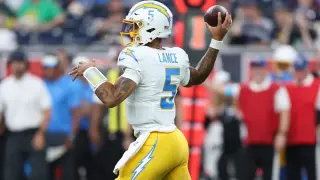 Slaughter shines at left guard as Chargers top Texans in preseason opener
