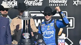 Elliott clinches Texas win as Hendrick squad shines through tough stretch