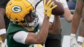 Packers wrap brief camp as Banks’ knee concern, Cox’s flashes lead into Denver preseason