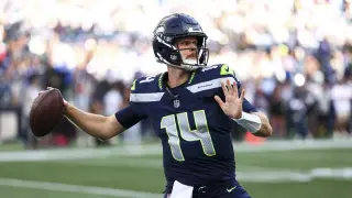 Seahawks Lose Darnold to Hip Injury as Lock Steps In