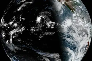 Hawaii bracing for weekend cyclone as Hurricane Lala stays offshore