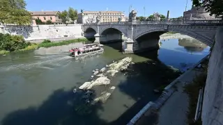 Dry Tiber Reveals Nero’s 2,000-Year-Old Bridge Ruins in Rome