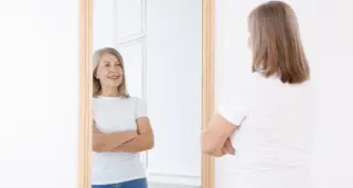 A Simple Neck Gesture to Project Confidence and Build Trust, Say Experts