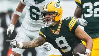 Van Ness Leads Packers Through Injury-Heavy OT Triumph Over Jets