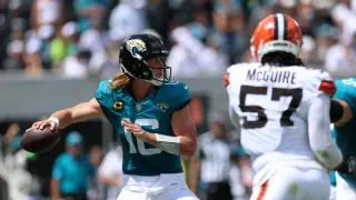 Lawrence's trio of TDs sparks Jaguars to 24-0 halftime lead over Browns