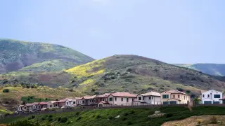 Foreign Buyers Pull Back as U.S. Home Market Faces Visa Headwinds