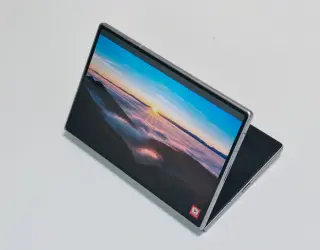 Samsung Z Fold 8 Series: Engineering, Pricing, and Market Performance