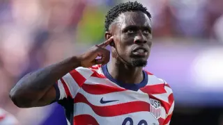 Deadline Day Chaos: Balogun Deal Stalls as City Sign Fernandez for Record Fee