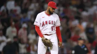 Phillies stun Angels with Sosa’s ninth-inning slam after Meckler’s Robbery