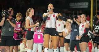 Wrigley Field volleyball delays spark dance-off and crowd-boosting moments