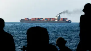 Iran links Hormuz reopening to blockade lift and end of war, postponing nuclear talks