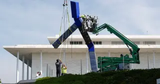 Kennedy Center dismantles Joel Shapiro’s Blue amid campus reshaping
