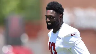 LaFleur plays down Sweat’s minicamp absence