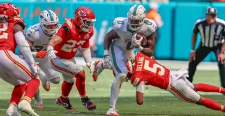 Chiefs Defend Against Dolphins Despite Defensive Lapses and Mahomes Milestone