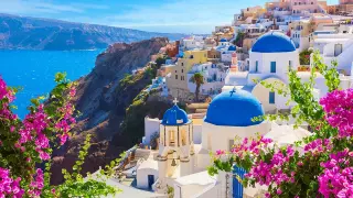 Photo Fever in Santorini: Crowds Rally to Oia's Blue Domes