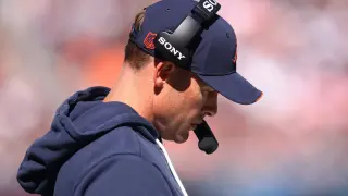 Bears Lead NFL in Time of Possession, but Ben Johnson Prioritizes Efficiency Over Control