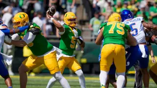 Oregon Edges Boise State as LSU–Clemson Kickoff Is Delayed by Lightning