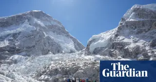 Ice Serac Delays Hundreds of Everest Climbers at Base Camp