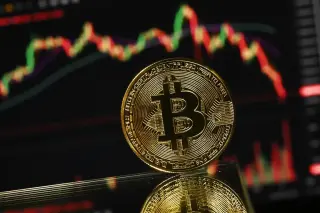 Bitcoin Dips Below $60K for First Time Since 2024