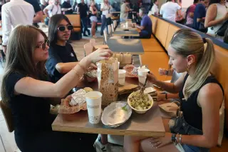 Chipotle stock climbs after beating estimates, clarifies it isn’t involved in cyclospora outbreak
