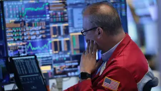 Global Debt Hits $365 Trillion as Interest Costs Outpace AI and Defense Spending
