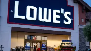 Lowe's Q2 Earnings Mixed as Tariff Boost Lifts EPS, Guidance at Low End
