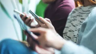 Warnings on social media may curb youth use, study finds