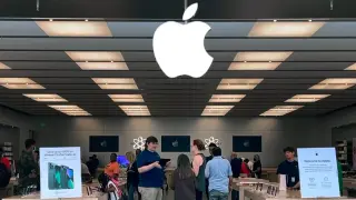 Apple Trials AI-Powered Live Notes for Genius Bar Conversations