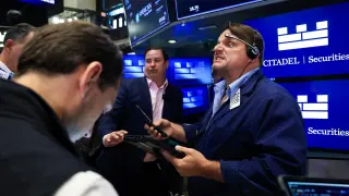 Global Debt Surges Past $365 Trillion as Fed Signals Potential Year-End Rate Hike