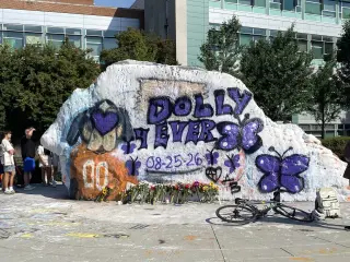 UTenn honors Dolly Parton with commemorative helmet decal