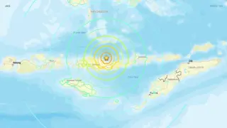 Offshore 7.7-magnitude quake hits Flores region, death toll rises