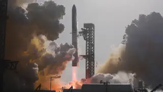 SpaceX stock drifts to fresh closing low as earnings loom