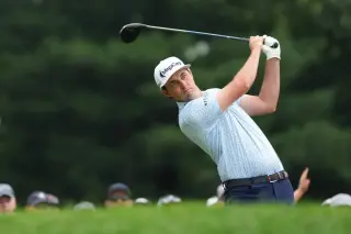 Poston's 12 on a Par-5 derails Travelers round