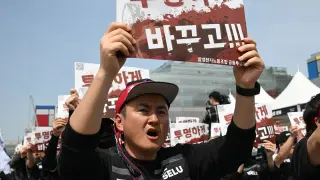 Samsung strike risk looms as 47,000 workers could walk out over bonuses