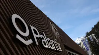 Trump champions Palantir’s war-fighting role as bear bets mount