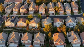 Mortgage Rates Hit 7.58% as Demand Plummets to Two-Year Low