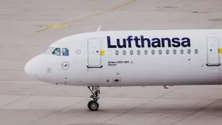 Influencer says Lufthansa blocked boarding over athletic wear, called her 'naked'
