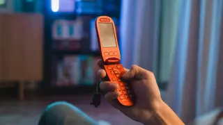 Gen Z Starts a Nostalgic Flip-Phone Revival