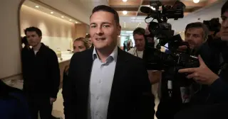 Streeting launches bid to lead Labour and become PM after scathing resignation