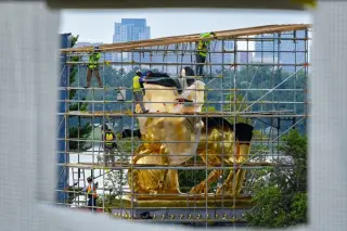 White House accused of cherry-picking praise for gilded DC statues