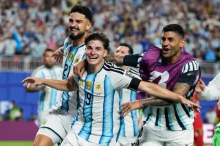 Alvarez seals Argentina's World Cup semifinal berth with stoppage-time strike