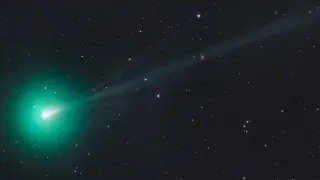 Namibia's night sky lights up with green comet 220P/McNaught