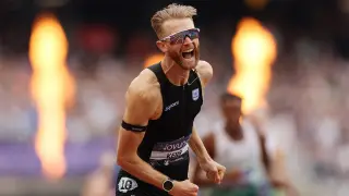 Kerr Breaks Mile World Record in London Diamond League