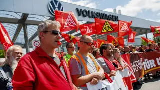 VW Urged to Fast-Track Overhaul as Chinese Rivals Rise